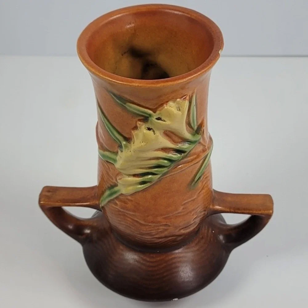 Roseville Pottery Freesia Terra Cotta Brown Dual Handle Vase 119-7 Vintage 7